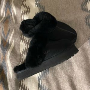 Like new Ugg Disquette size 8 slipper